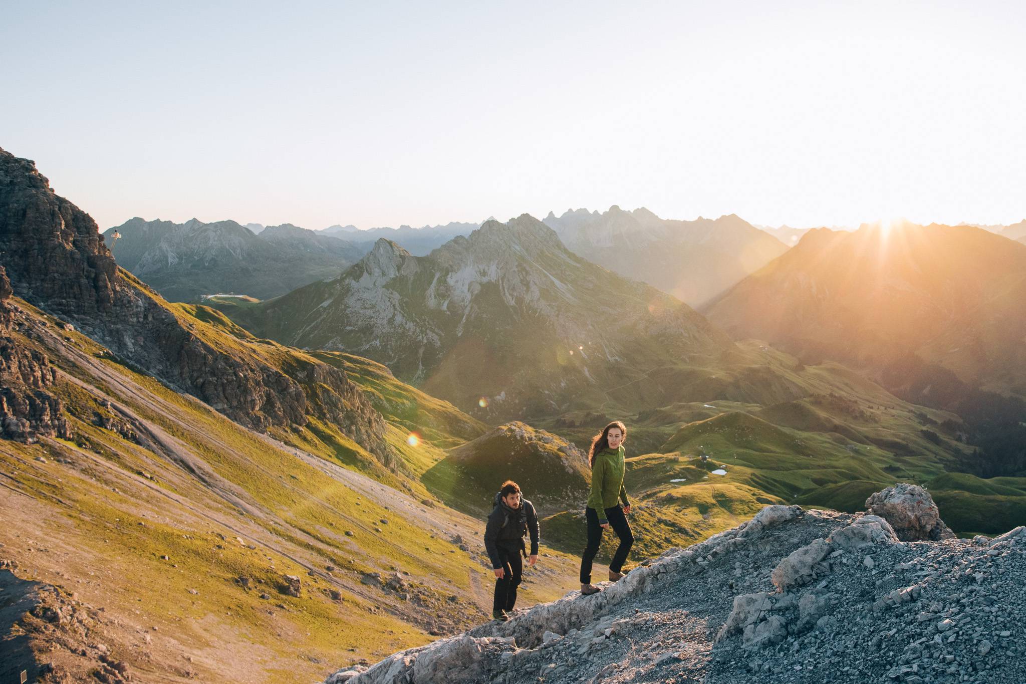 Wandern in den Bergen von Oberlech