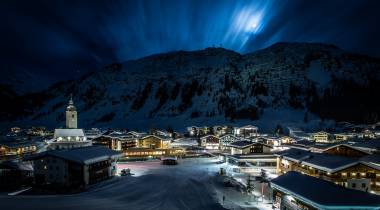 Das Ortszentrum Zuers im Winter