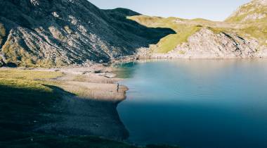 Wandern am Bergsee Oberlech