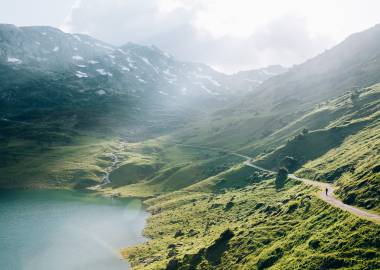 Berge und See in Oberlech