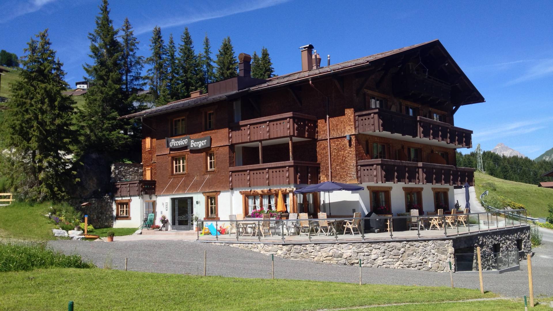 Pension Berger in Oberlech im Sommer